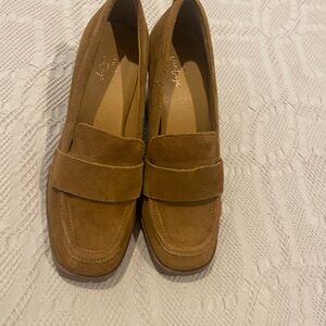 Crown Vintage Women's Brown Suede Heels